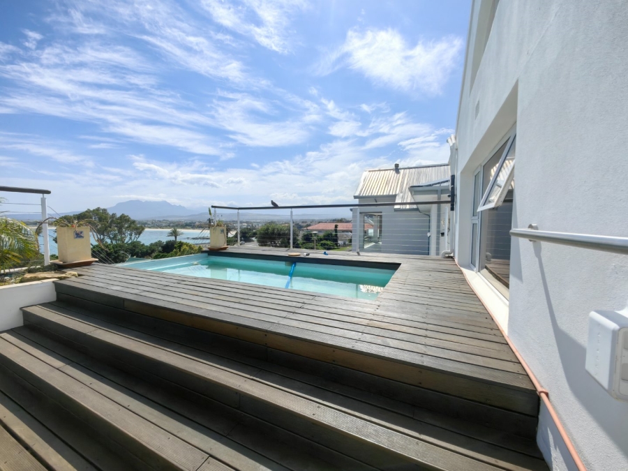 To Let 3 Bedroom Property for Rent in Gordons Bay Village Western Cape